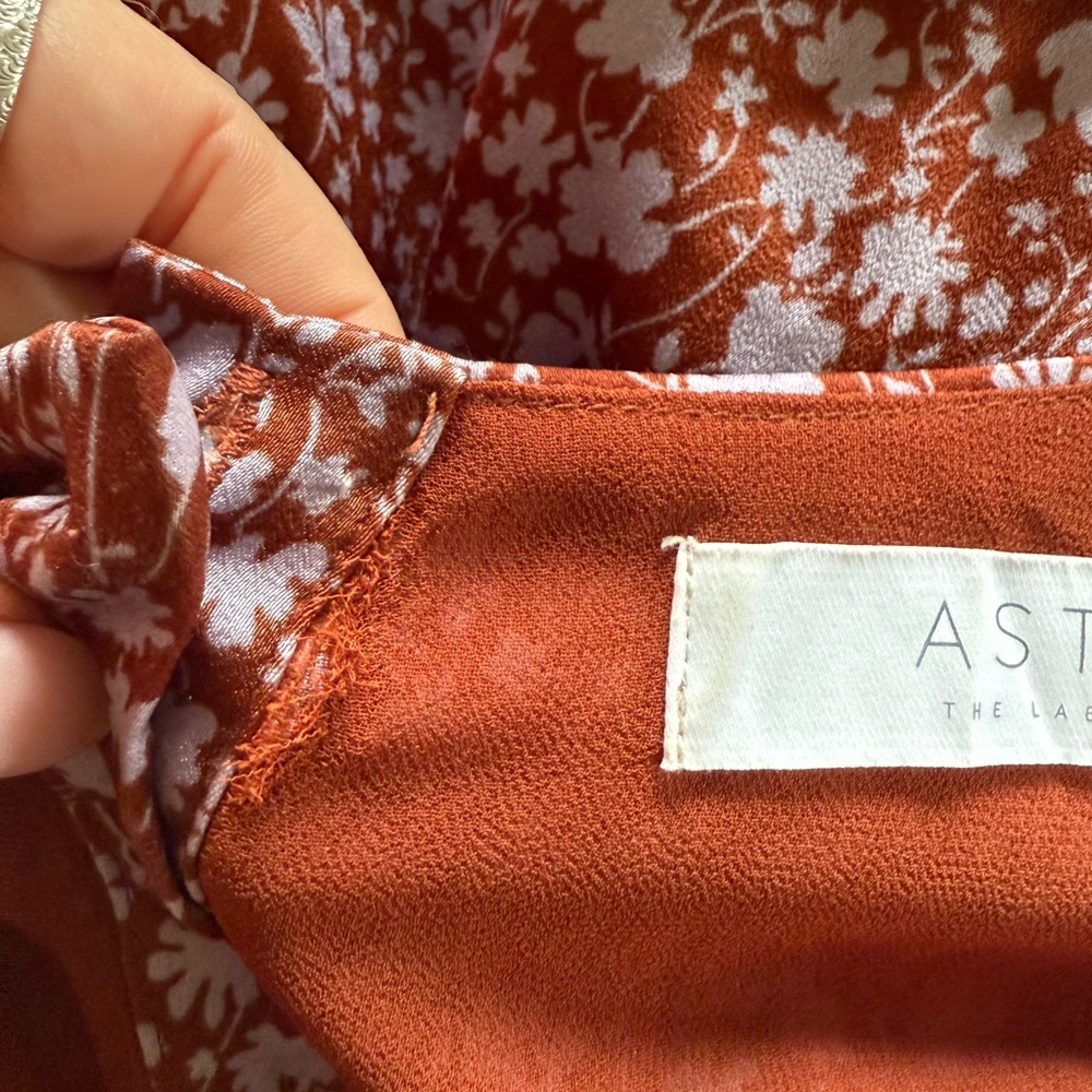 Astr the Label Long Sleeve “Lanie” Floral Dress with Open Back - Picture 6 of 10